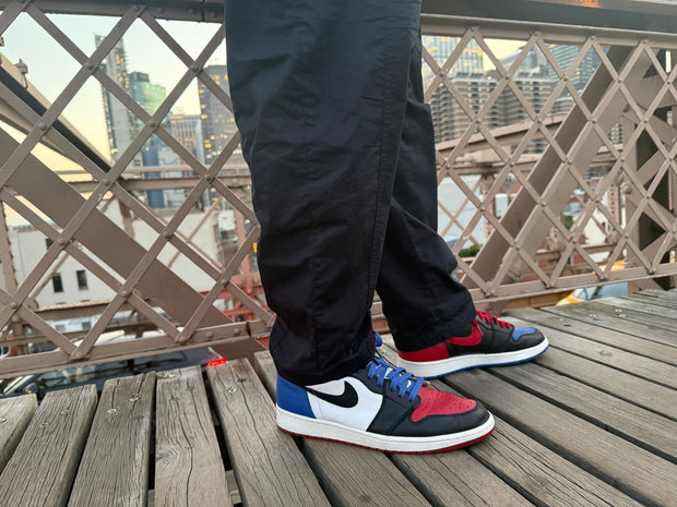 <h3>WORN SNKRS</h3>